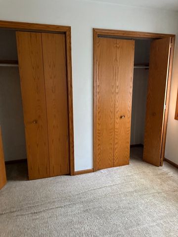 2215 Wheatland Terrace, Freeport, IL 61032