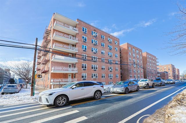 3420 Parsons Boulevard 3G, Flushing, NY 11354