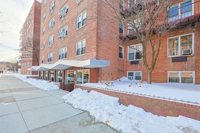 3420 Parsons Boulevard 3G, Flushing, NY 11354