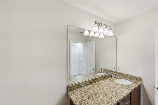 1069 Normandie Way, Vero Beach, FL 32960