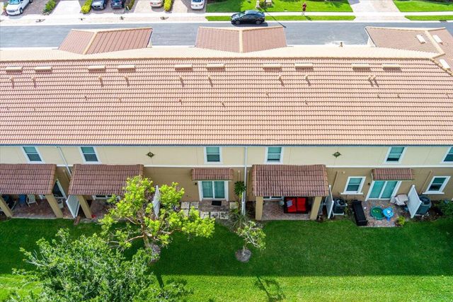 1069 Normandie Way, Vero Beach, FL 32960