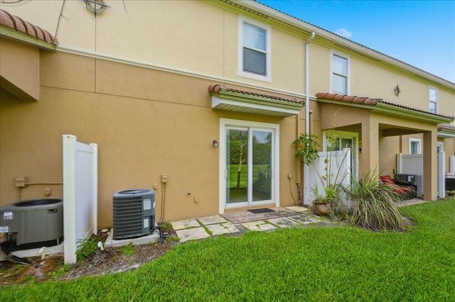 1069 Normandie Way, Vero Beach, FL 32960