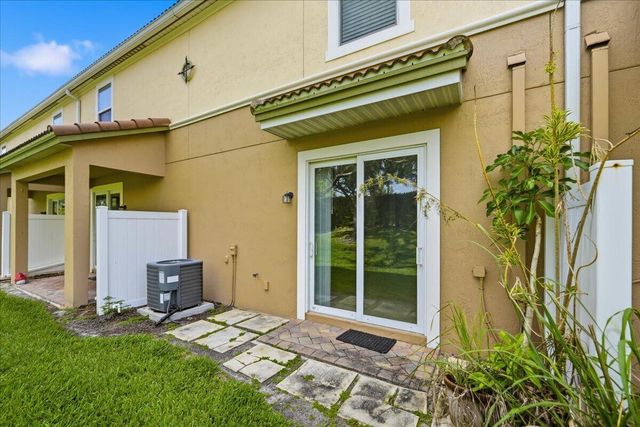 1069 Normandie Way, Vero Beach, FL 32960