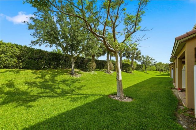 1069 Normandie Way, Vero Beach, FL 32960