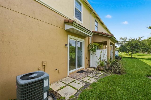 1069 Normandie Way, Vero Beach, FL 32960