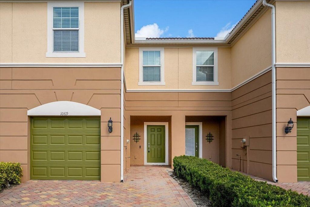 1069 Normandie Way, Vero Beach, FL 32960