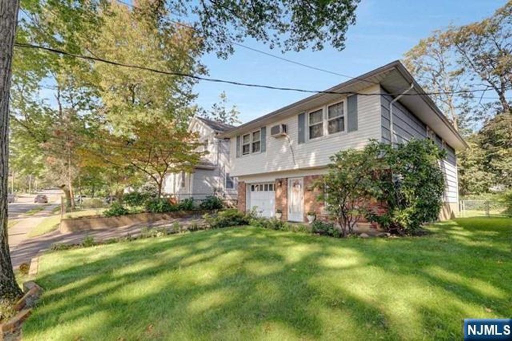 73 Columbus Drive, Tenafly, NJ 07670