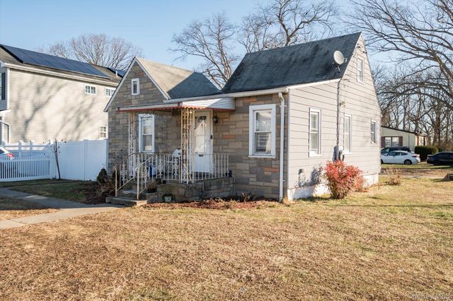 283 Washington Avenue, Amityville, NY 11701