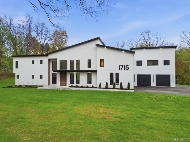 1715 Lone Pine Road, Bloomfield Hills, MI 48302