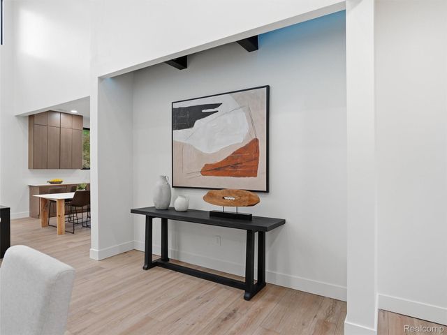 1715 Lone Pine Road, Bloomfield Hills, MI 48302