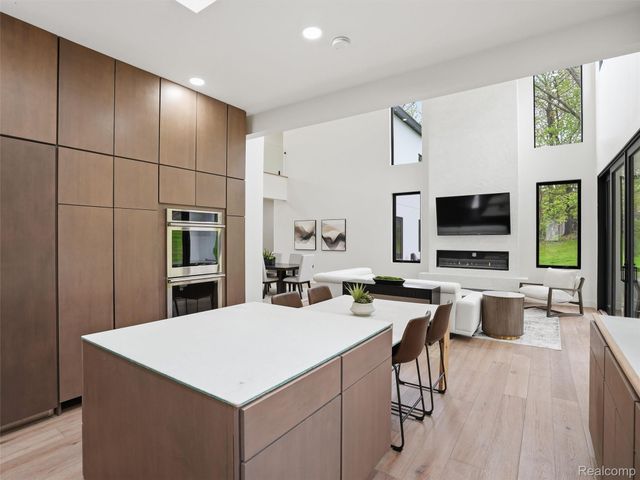 1715 Lone Pine Road, Bloomfield Hills, MI 48302