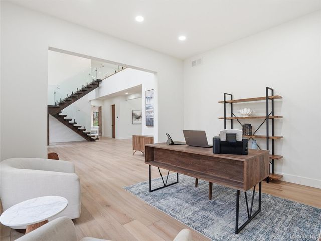 1715 Lone Pine Road, Bloomfield Hills, MI 48302