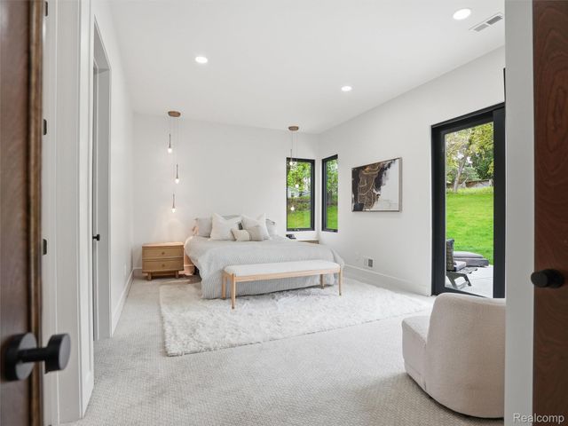 1715 Lone Pine Road, Bloomfield Hills, MI 48302