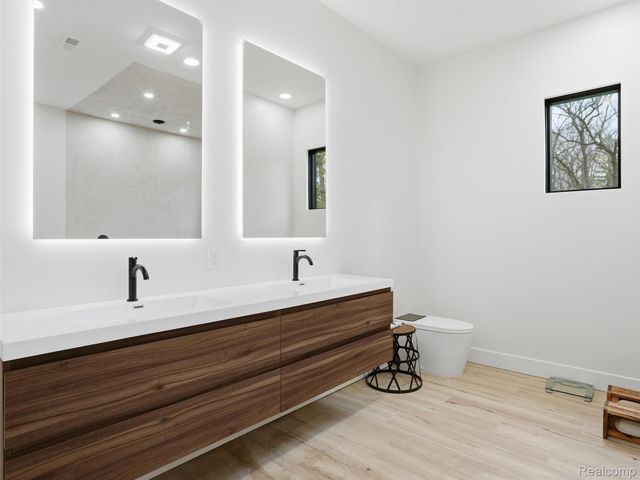 1715 Lone Pine Road, Bloomfield Hills, MI 48302