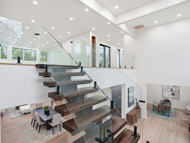 1715 Lone Pine Road, Bloomfield Hills, MI 48302
