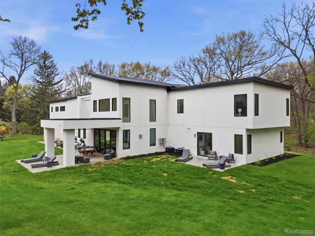 1715 Lone Pine Road, Bloomfield Hills, MI 48302