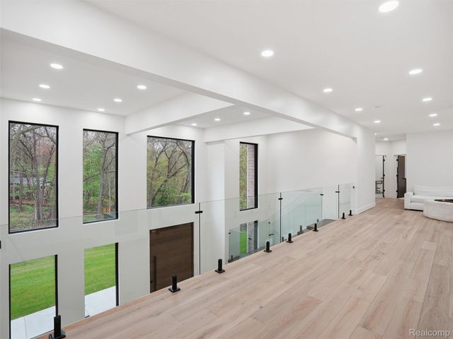 1715 Lone Pine Road, Bloomfield Hills, MI 48302