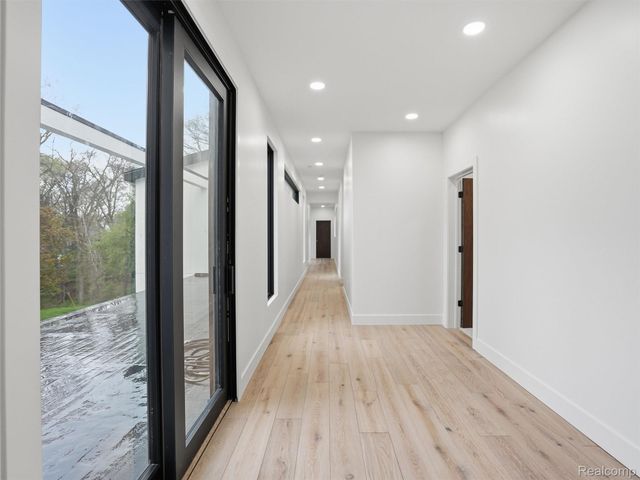 1715 Lone Pine Road, Bloomfield Hills, MI 48302