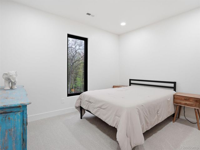 1715 Lone Pine Road, Bloomfield Hills, MI 48302