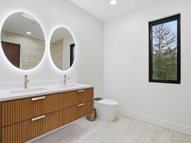 1715 Lone Pine Road, Bloomfield Hills, MI 48302