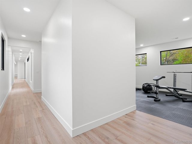 1715 Lone Pine Road, Bloomfield Hills, MI 48302