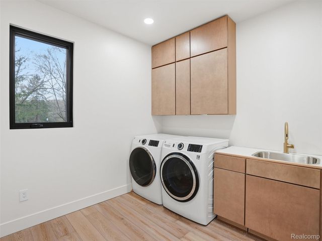 1715 Lone Pine Road, Bloomfield Hills, MI 48302