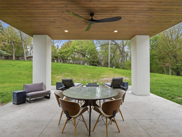 1715 Lone Pine Road, Bloomfield Hills, MI 48302