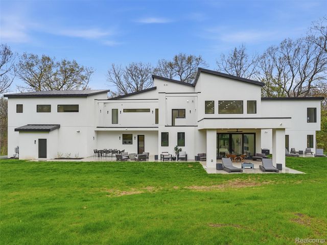 1715 Lone Pine Road, Bloomfield Hills, MI 48302