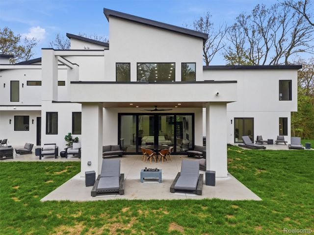 1715 Lone Pine Road, Bloomfield Hills, MI 48302