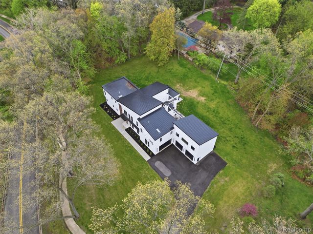 1715 Lone Pine Road, Bloomfield Hills, MI 48302