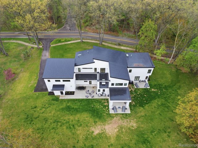 1715 Lone Pine Road, Bloomfield Hills, MI 48302
