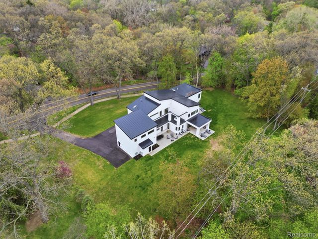 1715 Lone Pine Road, Bloomfield Hills, MI 48302
