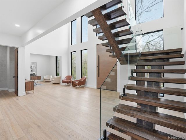 1715 Lone Pine Road, Bloomfield Hills, MI 48302