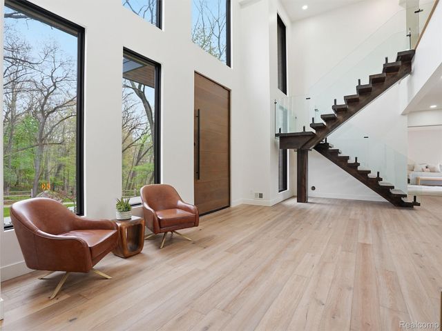 1715 Lone Pine Road, Bloomfield Hills, MI 48302