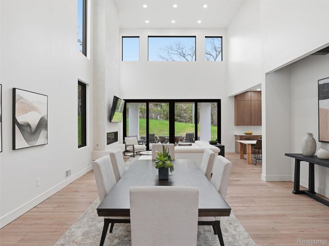 1715 Lone Pine Road, Bloomfield Hills, MI 48302