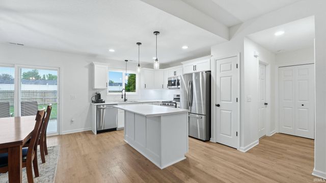 9309 Dawnsford Drive, Fort Wayne, IN 46804