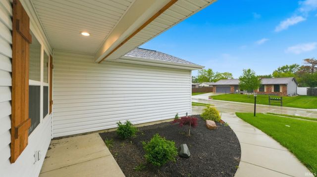 9309 Dawnsford Drive, Fort Wayne, IN 46804