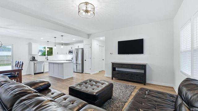 9309 Dawnsford Drive, Fort Wayne, IN 46804