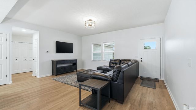 9309 Dawnsford Drive, Fort Wayne, IN 46804