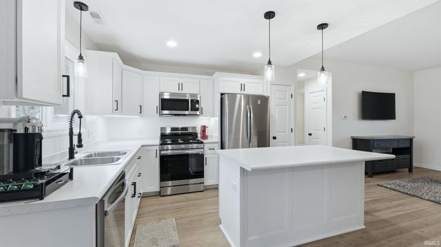 9309 Dawnsford Drive, Fort Wayne, IN 46804