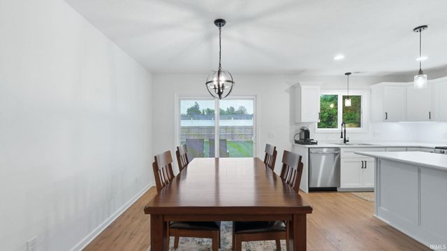 9309 Dawnsford Drive, Fort Wayne, IN 46804