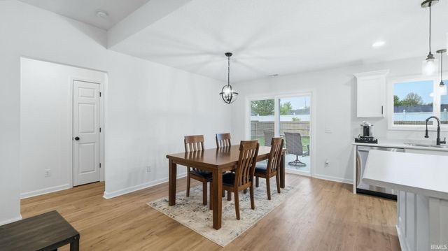 9309 Dawnsford Drive, Fort Wayne, IN 46804