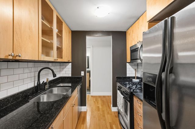 2800 W 44th Street 201, Minneapolis, MN 55410