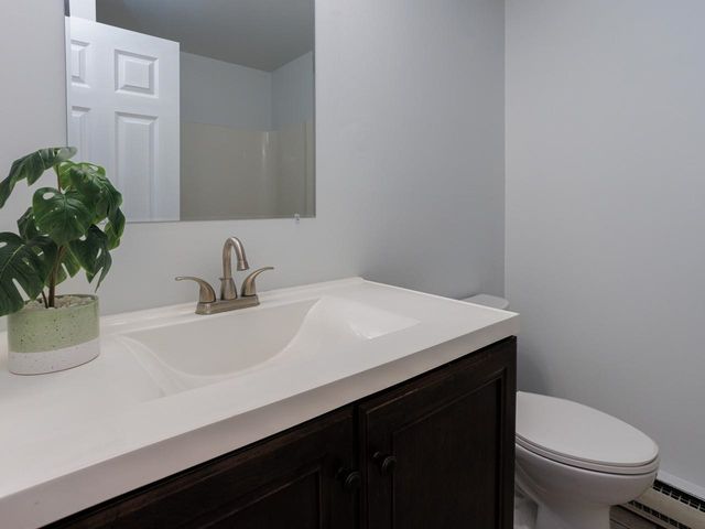 92 Quarry Hill Rd Apt 11, South Burlington, VT 05403