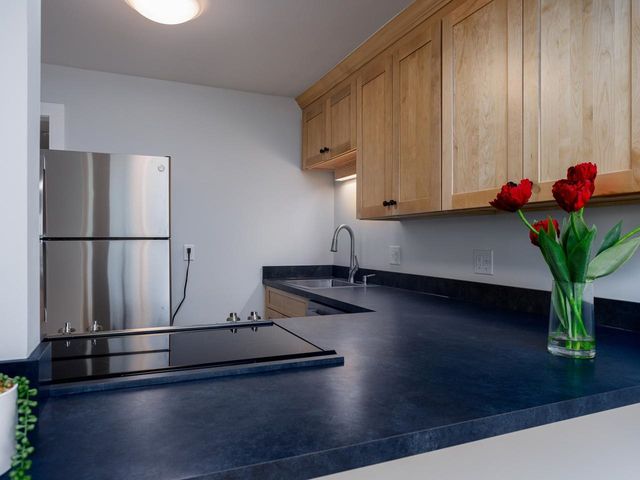 92 Quarry Hill Rd Apt 11, South Burlington, VT 05403