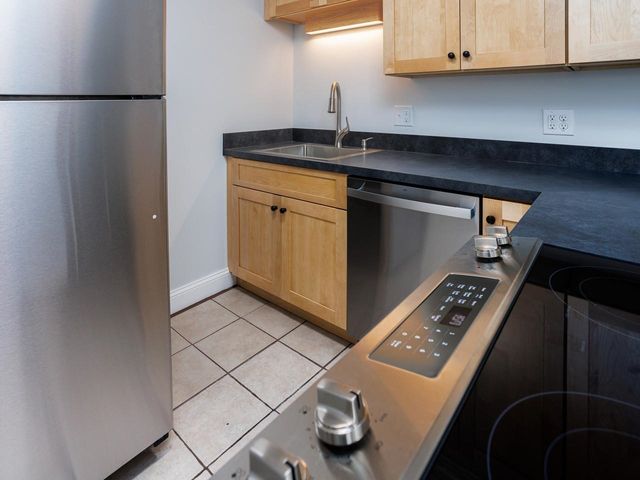 92 Quarry Hill Rd Apt 11, South Burlington, VT 05403
