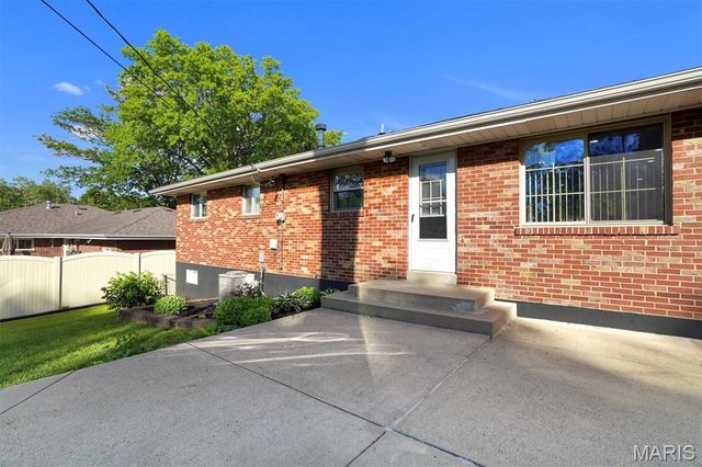2261 Eleanor Kay Drive, Mehlville, MO 63125