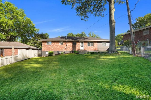 2261 Eleanor Kay Drive, Mehlville, MO 63125