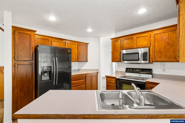 270 Martin Wy S, Monmouth, OR 97361
