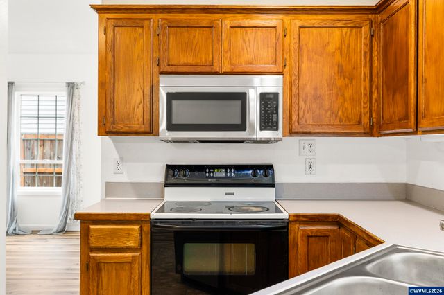 270 Martin Wy S, Monmouth, OR 97361